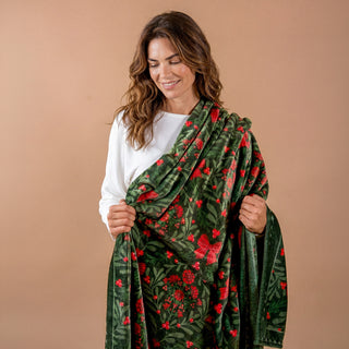 The Darling Effect Snuggle Up Plush Blanket - A Merry Moment