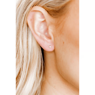 LINNY CO Screwback Stud Earrings - Payton Pearl White 3mm