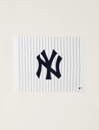 Barefoot Dreams CozyChic New York Yankees Throw