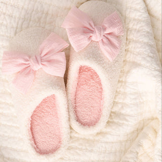 The Darling Effect Fuzzy Slippers – Betty Bow Blush
